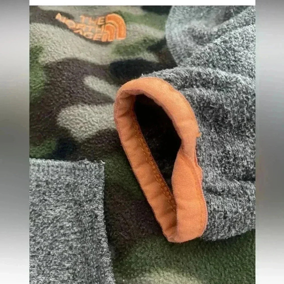 The North Face 6-12mo Fleece
Hoodie Camo - Picture 5 of 7